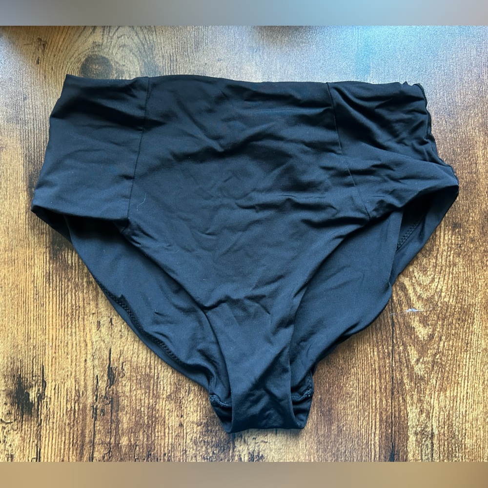 H&M Women’s High Waisted Cheeky Bikini Swim Bottoms- Size M/8- Black